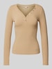 Guess Longsleeve in Ripp-Optik Modell 'KYLA' Sand