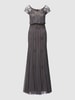 LACE & BEADS Avondjurk met sierkralen Middengrijs