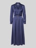 Rinascimento Abendkleid aus Satin mit V-Ausschnitt und Gürtel Blau