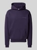 REVIEW Oversized Hoodie mit Label-Detail Aubergine