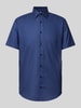 Christian Berg Men Koszula biznesowa o kroju regular fit z delikatnie fakturowanym wzorem Granatowy