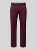 MCNEAL Slim fit chino met riem Bordeaux