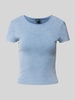 Gina Tricot Slim Fit T-Shirt im Used-Look Blau