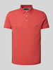 Tommy Hilfiger Slim Fit Poloshirt mit Logo-Stitching Rostrot