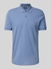 Christian Berg Men Poloshirt mit Label-Stitching Jeansblau