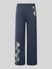 REVIEW Straight Fit Sweatpants mit floraler Stickerei Marine