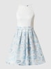 Swing Cocktailkleid mit floralem Muster Hellblau