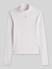 Tommy Jeans Slim Fit Langarmshirt mit Mock Neck Weiss