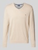 Christian Berg Men Strickpullover mit Label-Stitching Sand Melange