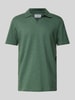 MCNEAL Regular Fit Poloshirt mit V-Ausschnitt Schilf