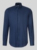 Christian Berg Men Regular Fit Business-Hemd mit Strukturmuster und Kentkragen Marine