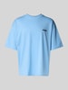 REVIEW T-shirt o kroju oversized z nadrukiem z logo Jasnoniebieski