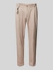 CG - Club of Gents Tapered Fit Bundfaltenhose mit Applikation Modell 'Olf' Beige