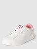 Tommy Jeans Sneakersy skórzane z detalem z logo Biały