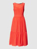 Swing Midikleid mit Allover-Lochstickerei Koralle