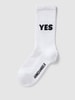 Armedangels Socken mit Statement-Print Modell 'SAAMUS MAAYBE' Weiss