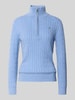 Gant Troyer mit Logo-Stitching und Zopfmuster Hellblau