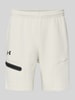 Under Armour Relaxed Fit Sweatshorts mit Logo-Print Modell 'Unstoppable' Offwhite