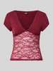 Gina Tricot T-Shirt mit V-Ausschnitt und Spitze Bordeaux
