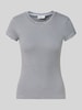 Gina Tricot t-shirt o kroju skinny fit z mieszanki bawełny Jasnoniebieski