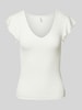 Only T-shirt z dekoltem w serek model ‘BELIA’ Złamany biały