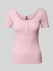 Pieces Slim Fit T-Shirt aus Baumwoll-Mix mit kurzer Druckknopfleiste Modell 'KITTE' Rosa