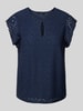 Vero Moda T-shirt z haftem angielskim model ‘TASSA’ Granatowy