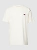 Tommy Jeans T-Shirt mit Rundhalsausschnitt Modell 'BADGE' Offwhite