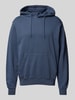 Jack & Jones Bluza z kapturem i kieszenią kangurką model ‘CHARGE FADED’ Jeansowy niebieski