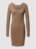 Pieces Sukienka mini w jednolitym kolorze model ‘KITTE’ Szarobrązowy