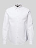 BOSS Slim Fit Freizeithemd mit Label-Stitching Weiss
