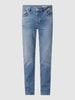 REVIEW Jeans mit Label-Patch Blau