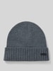 BOSS Beanie mit Label-Badge Modell 'Fati' Mittelgrau