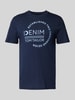 Tom Tailor Denim T-shirt o kroju regular fit z dużym napisem z logo Ciemnoniebieski