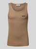 REVIEW Tanktop mit Label-Stitching Mud