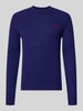 MCNEAL sweter z dzianiny krój slim fit z czystej wełny z wyhaftowanym logo Śliwkowy