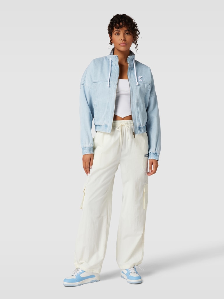 KARL KANI Jeansjacke mit Logo-Stitching Modell 'Flower' (hellblau