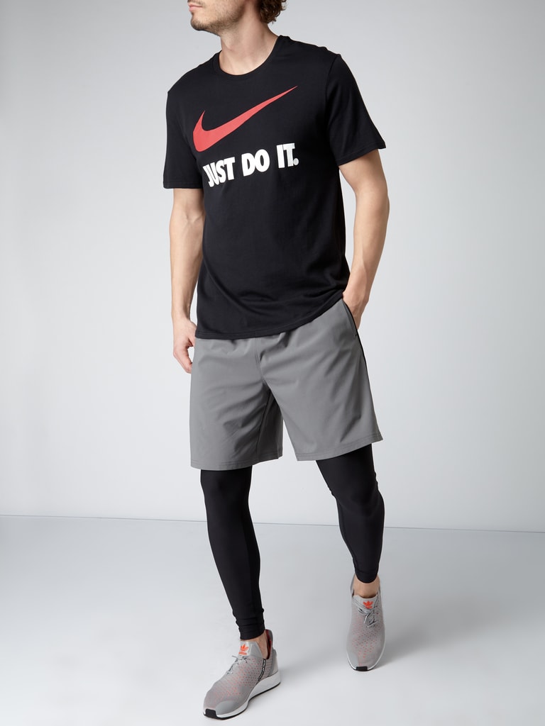 Nike Athletic Cut TShirt mit LogoStickerei (schwarz) online kaufen