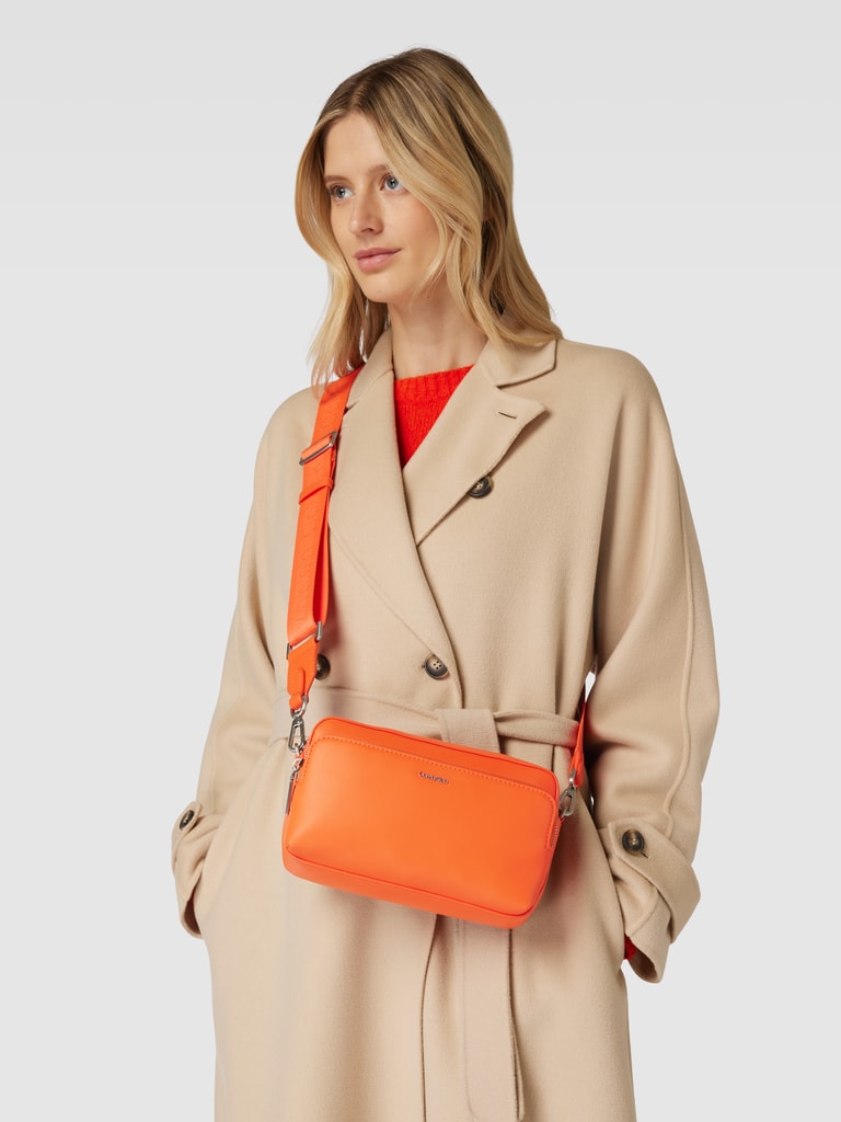 CK Calvin Klein Handtasche mit Label Detail und verstellbarem Schulterriemen orange online kaufen