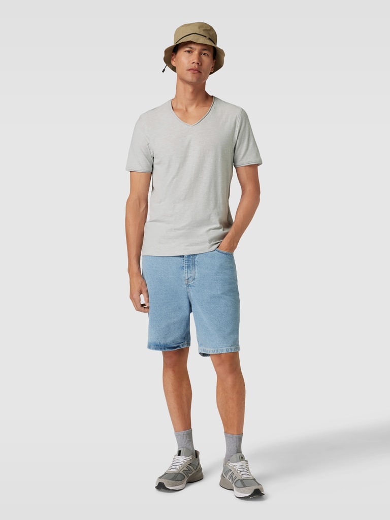 MCNEALRegular Fit T-Shirt aus Baumwolle mit V-Ausschnitt in hellgrau