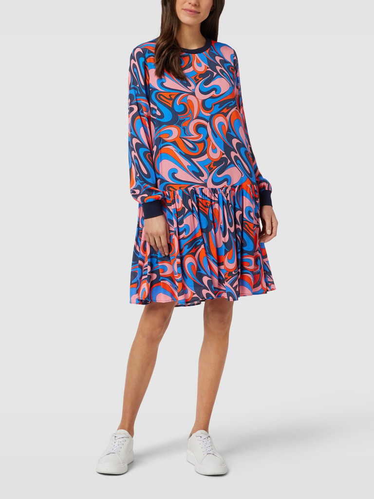 Rich And Royal Kleid