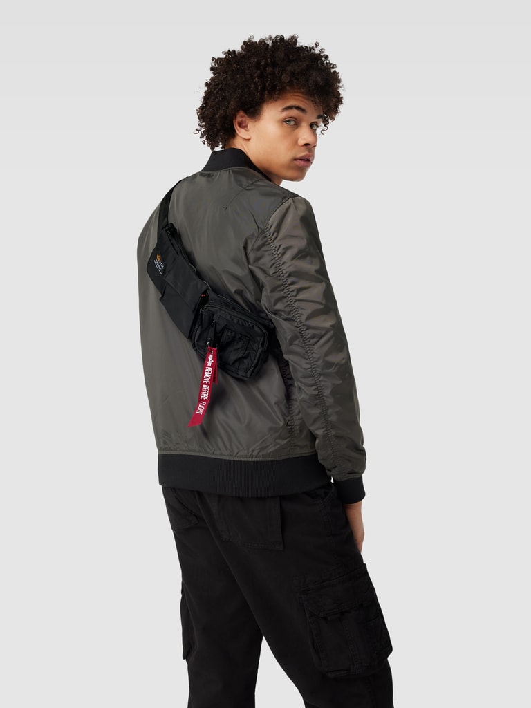 Alpha Industries Bauchtasche mit Label-Anhänger Modell 'Crew