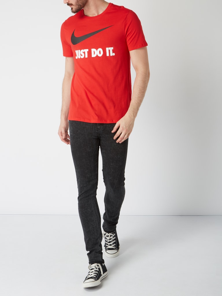 Nike Athletic Cut TShirt mit LogoStickerei (rot) online kaufen