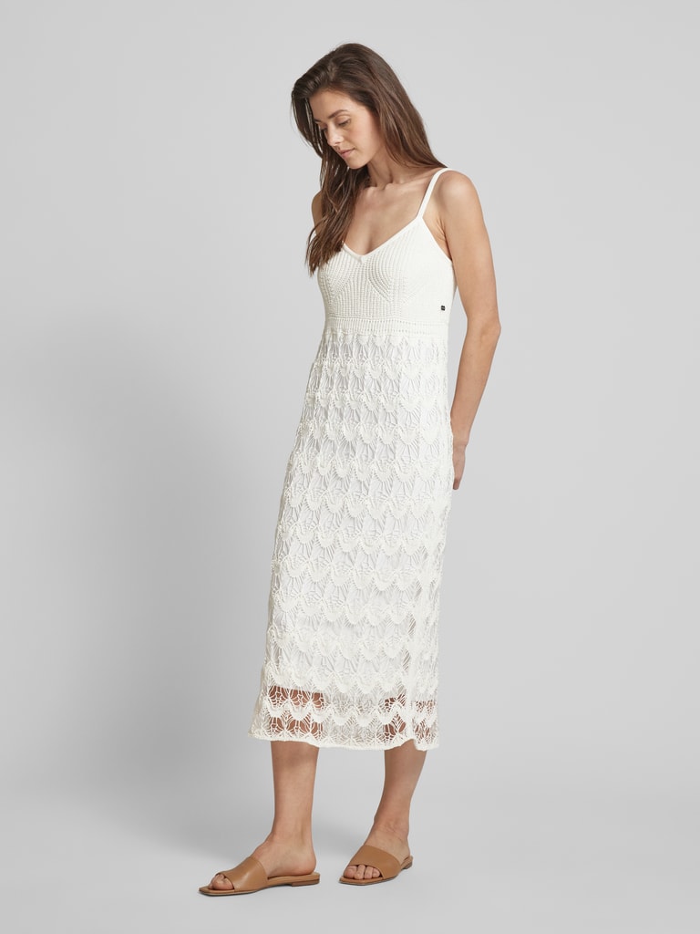 Korte met kanten lijfje en chiffon rok tot de knie