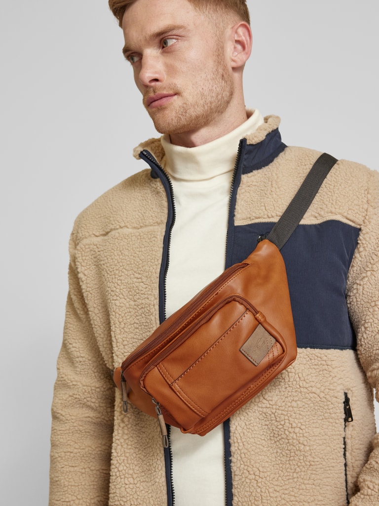 camel active Bauchtasche mit Label-Patch Modell 'LAOS' (cognac