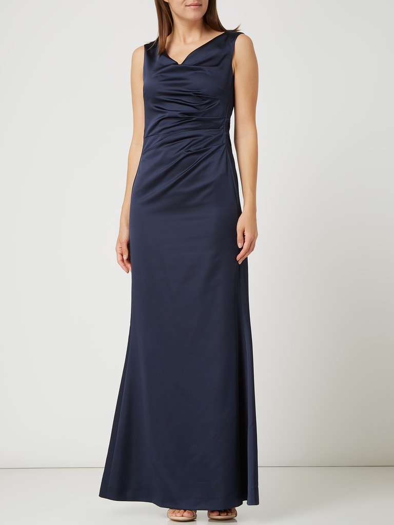 Vera Mont Abendkleid aus Satin, an example of a luxury item that can be part of one's net worth calculation, much like the high-end purchases Michelle Pfeiffer might make