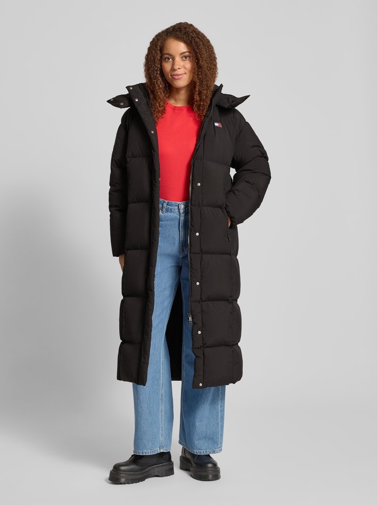 Kup online Tommy Jeans Płaszcz puchowy o kroju comfort fit z
