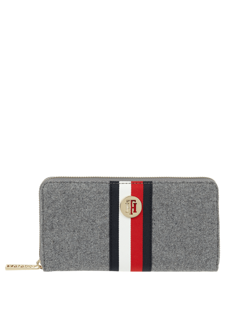 98okiia79963gdq3a8q32l2484rjel  