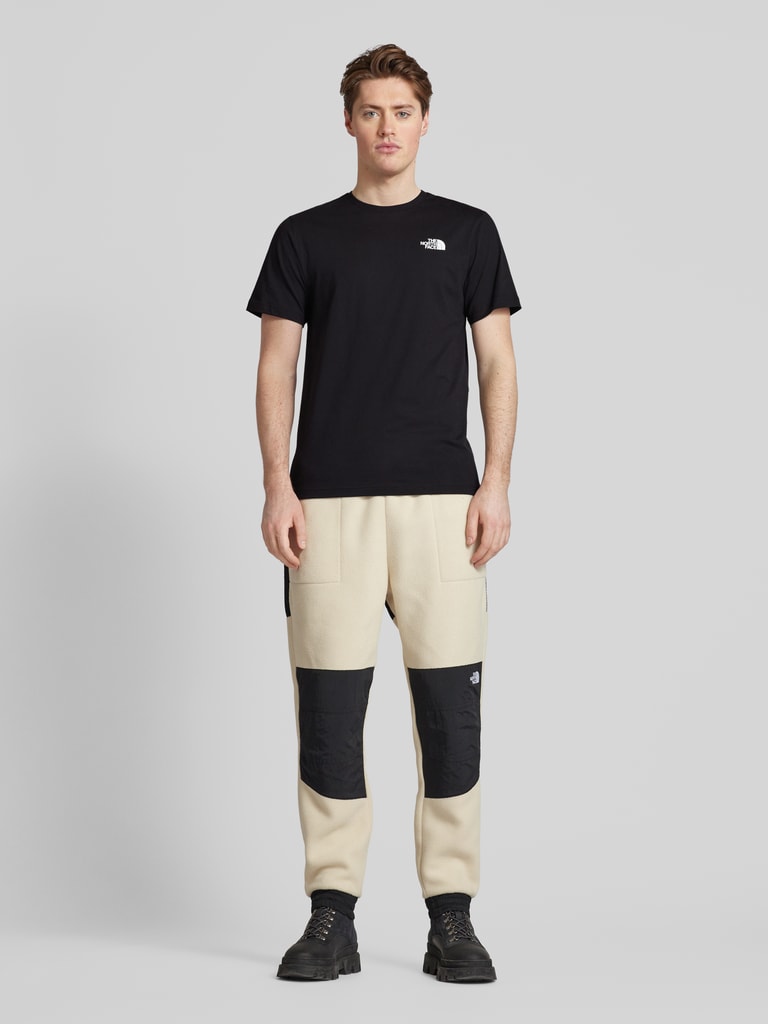 The North Face T-Shirt mit Label-Print Modell 'REDBOX' (black) online ...