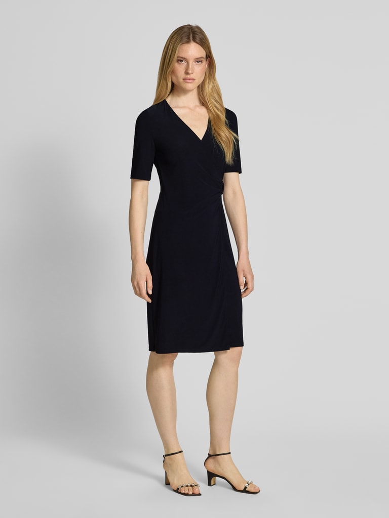s-oliver-black-label-getailleerde-knielange-jurk-in-wikkellook-in-zwart